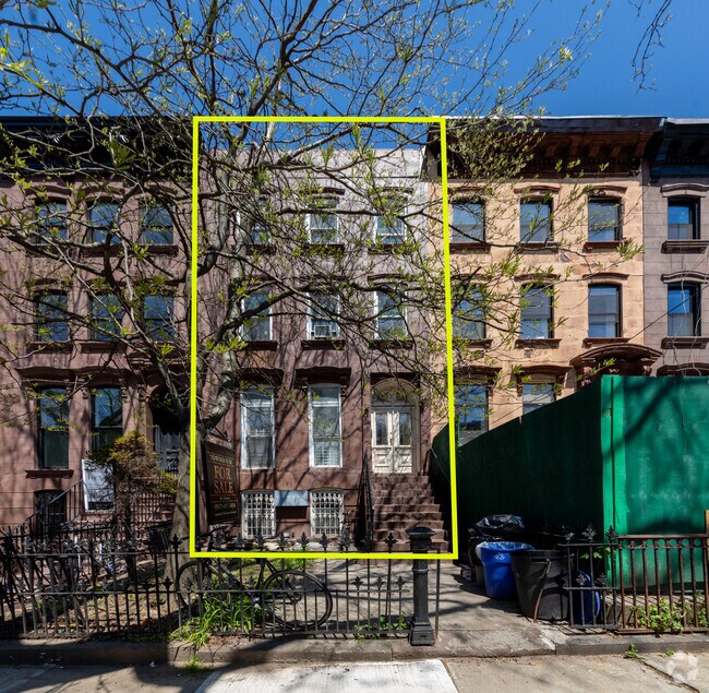 Property Outline - 363 Macon St