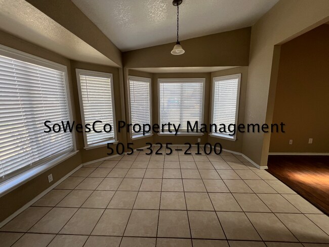 Foto del edificio - 3 Bedroom Home, Near Target with Garage (Small Dogs Allowed)