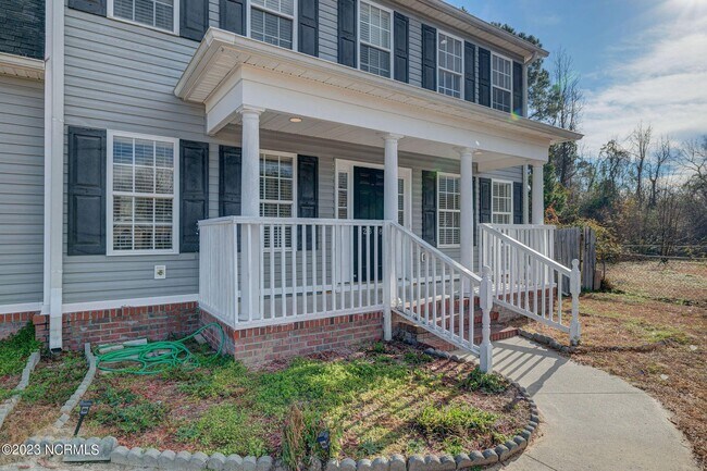 Foto del edificio - 2808 Fletcher Ct