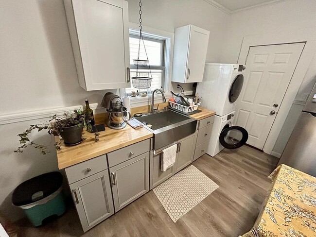 Building Photo - 369 Dorchester St