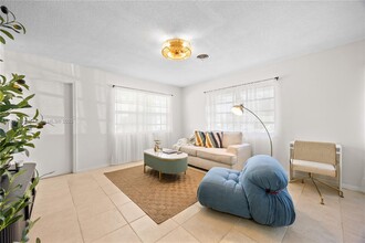 Building Photo - 309 SE 12th Ave