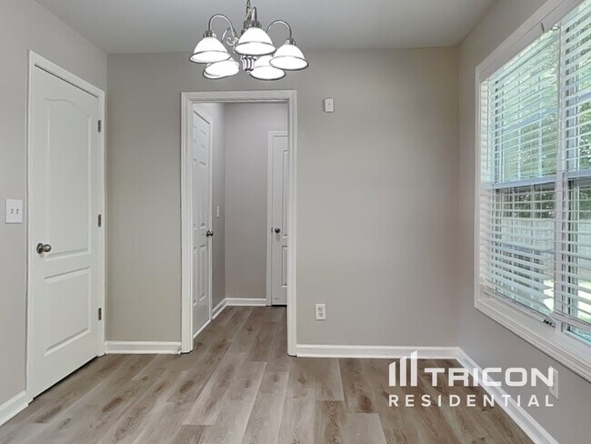 Building Photo - 6561 Squire Pl