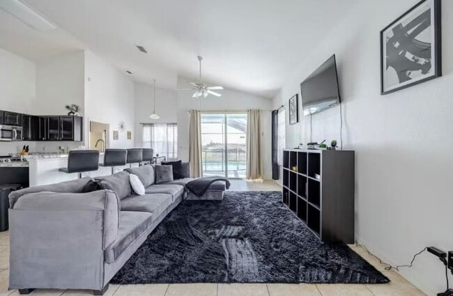 Building Photo - 1005 Corvina Dr
