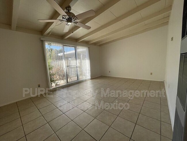 Foto del edificio - 2301 1/2 Nathan Avenue