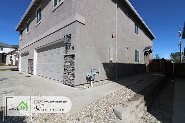Building Photo - 810 Mission De Oro Dr