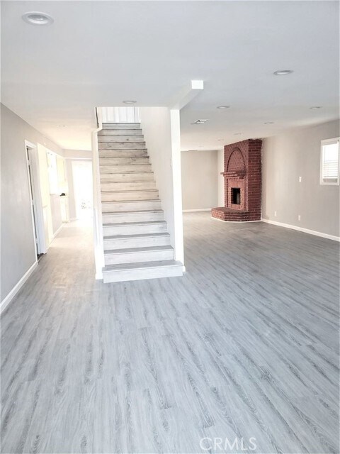 Building Photo - 2506 E 6th St