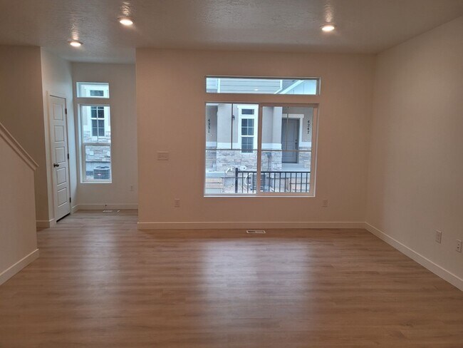 Foto del edificio - 4250 Bromwell Ct