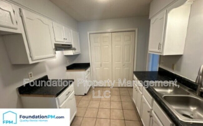 Foto del edificio - 3892 Oak Branch Cir W