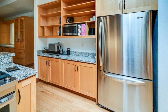 Building Photo - Mid Century Modern 3 bedroom- Hill Farms with pool