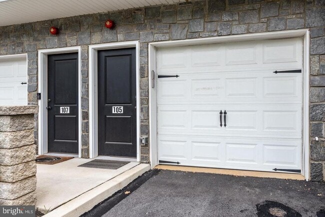 Building Photo - 105 Colwell Ln