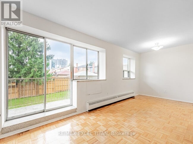 Photo du bâtiment - 1524 Lawrence Ave W