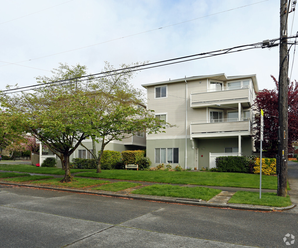 Primary Photo - Ravenswood Apartments