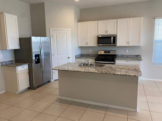 Foto del edificio - 15627 W Smoketree Dr