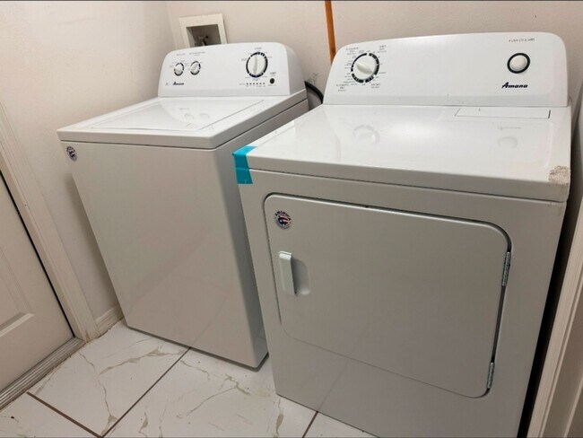 Photo - 4 BED / 2 BATH / 2 CAR GARAGE - ORLANDO (H... House