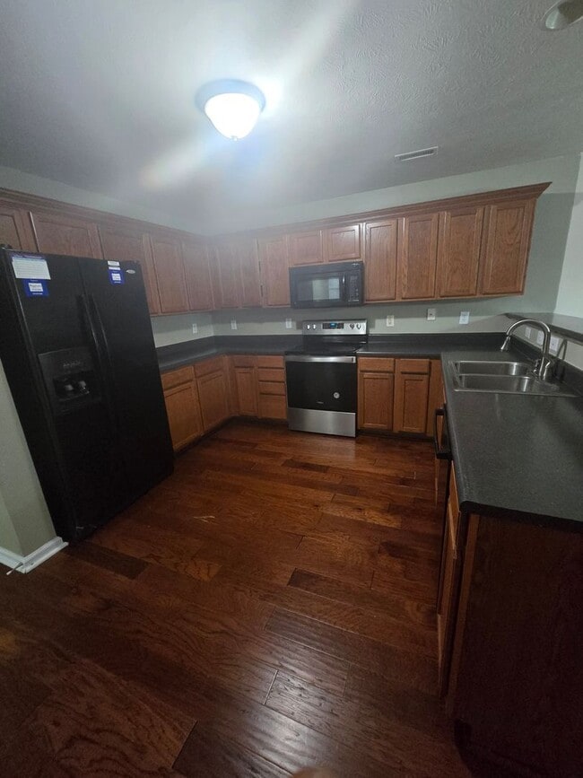 Building Photo - Eastside Four Bedroom Home located near So...