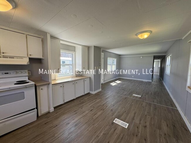 Building Photo - 24 Park Dr