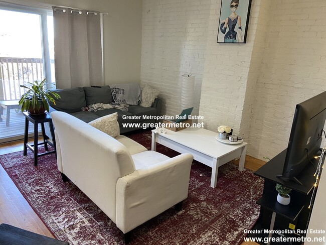 Foto del edificio - 856 E Broadway