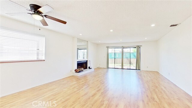 Foto del edificio - 9906 Owensmouth Ave