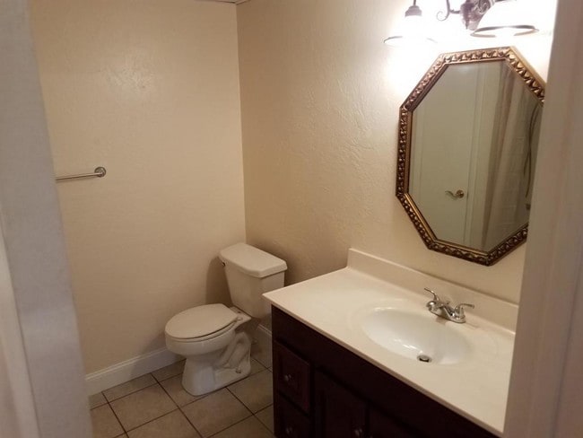 Building Photo - 1005 Star Street, Apt. 3