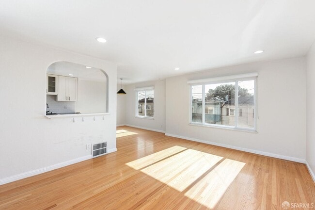 Building Photo - 346 Mangels Ave
