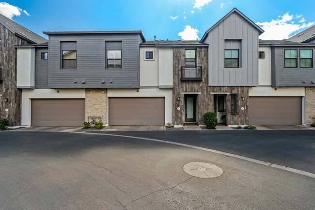 Building Photo - 3200 N 39th St