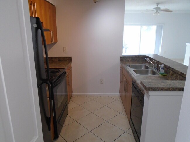 Building Photo - 5860 W Sample Rd