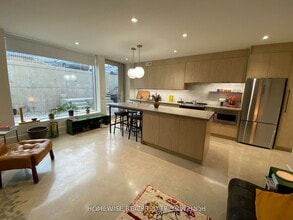 Building Photo - 1540 King St W