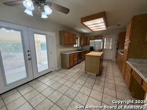 Building Photo - 1236 E Live Oak Rd