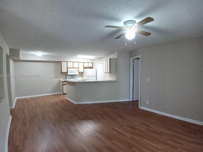 Foto del edificio - 9999 Summerbreeze Dr