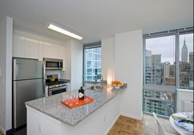Foto principal - 515 W 37th St