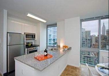 Primary Photo - 515 W 37th St