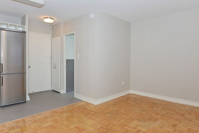 Building Photo - 263 Russell Hill Rd