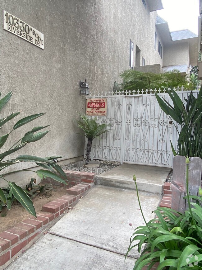 Building Photo - 10330 Riverside Dr