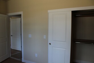 Building Photo - 200 E Malibu Dr