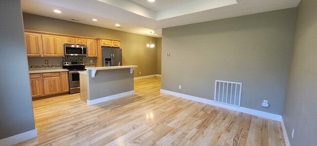 Building Photo - 1035 Rd Runner St