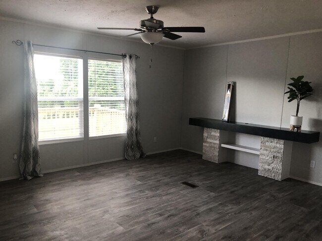 Foto del edificio - 1671 Edgewood Rd