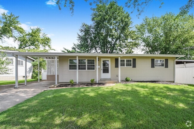 Building Photo - 2325 Flamingo Dr