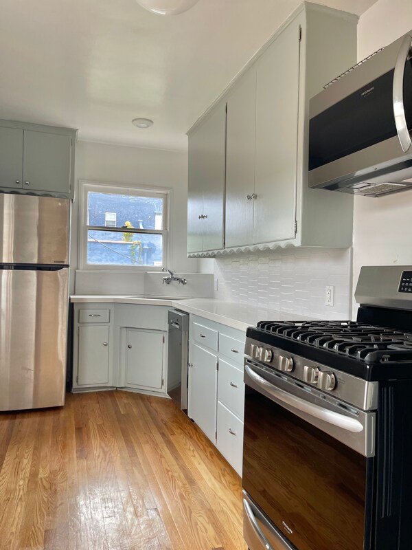 Foto del edificio - 1359 S Burnside Ave