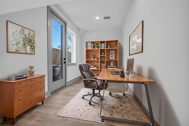 Foto del edificio - 5303 Kindred Gdn Ln