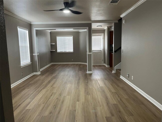 Building Photo - 15106 Chamberlain Ct