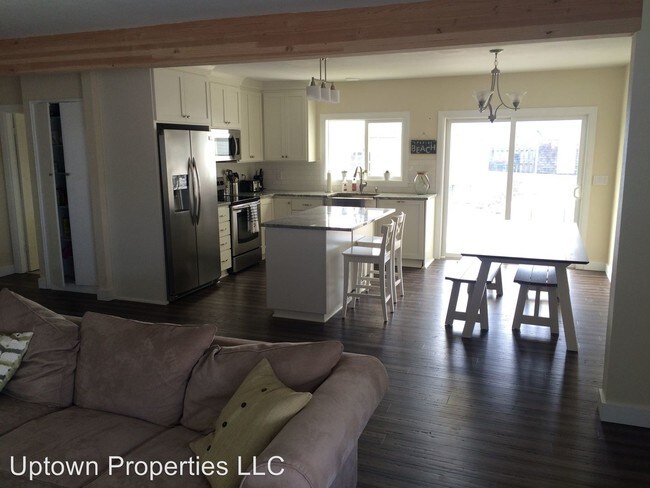 Building Photo - 4 br, 2 bath  - 2164 Beach Dr