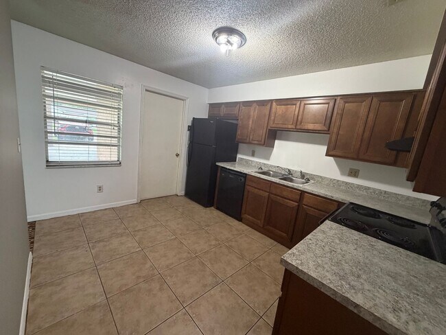 Foto del edificio - 2415 S Cedar Ave