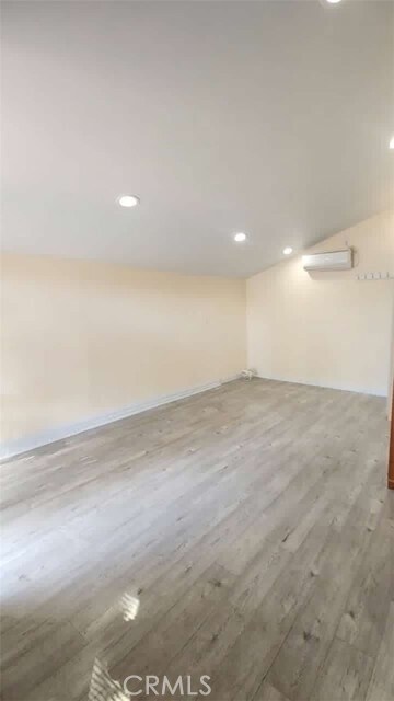 Building Photo - 1208 S Nantes Ave