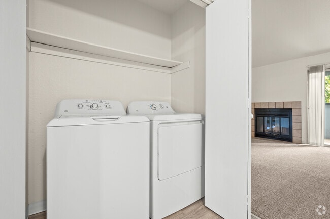 2BR, 2BA - 950SF - Laundry - College Glen Apartments