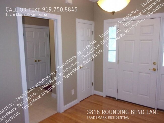 Foto del edificio - 3818 Rounding Bend Ln