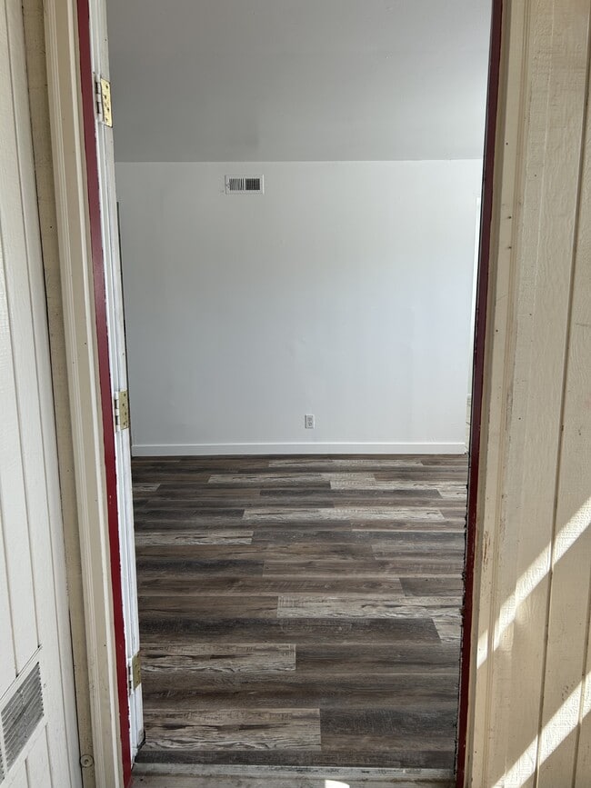 Building Photo - 8476 S Westridge St