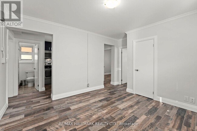 Building Photo - 276 King Edward Ave