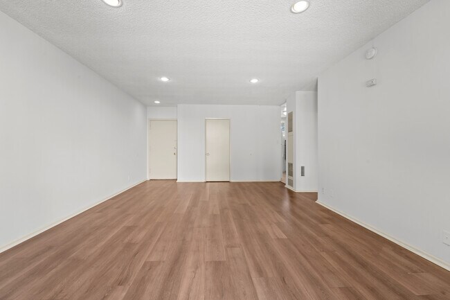 Sala de estar principal vacía - Plano de planta E - Levering Heights