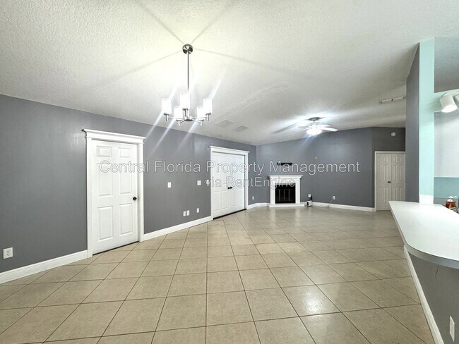 Foto del edificio - 8120 Lesia Cir