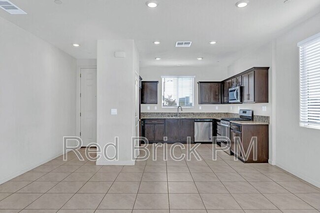 Foto del edificio - 393 Sullivan Dr